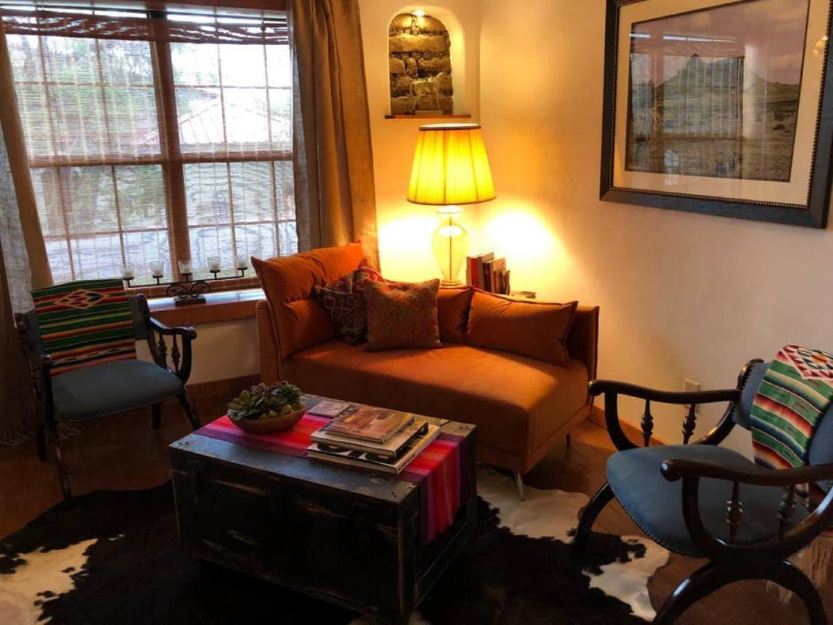 アルパイン El Viejo Adobe - Across From Sul Ross Campus Bed & Breakfast エクステリア 写真