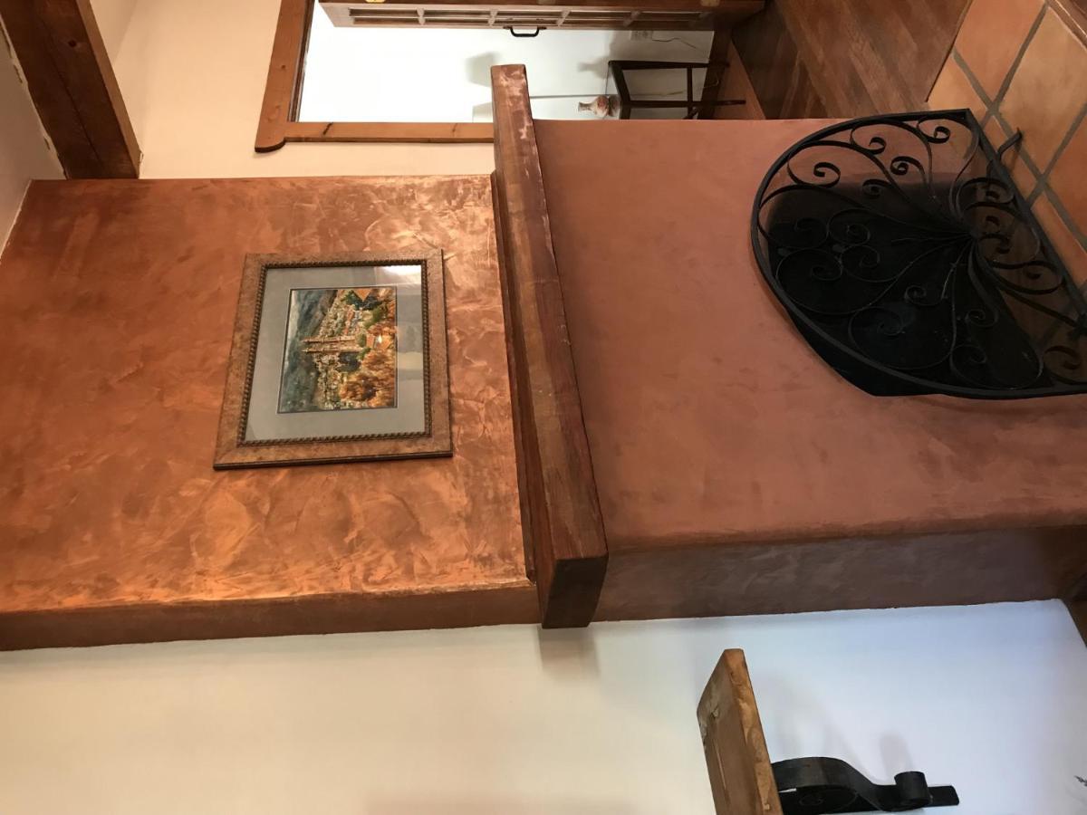アルパイン El Viejo Adobe - Across From Sul Ross Campus Bed & Breakfast エクステリア 写真