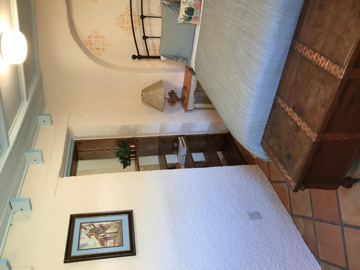 アルパイン El Viejo Adobe - Across From Sul Ross Campus Bed & Breakfast エクステリア 写真