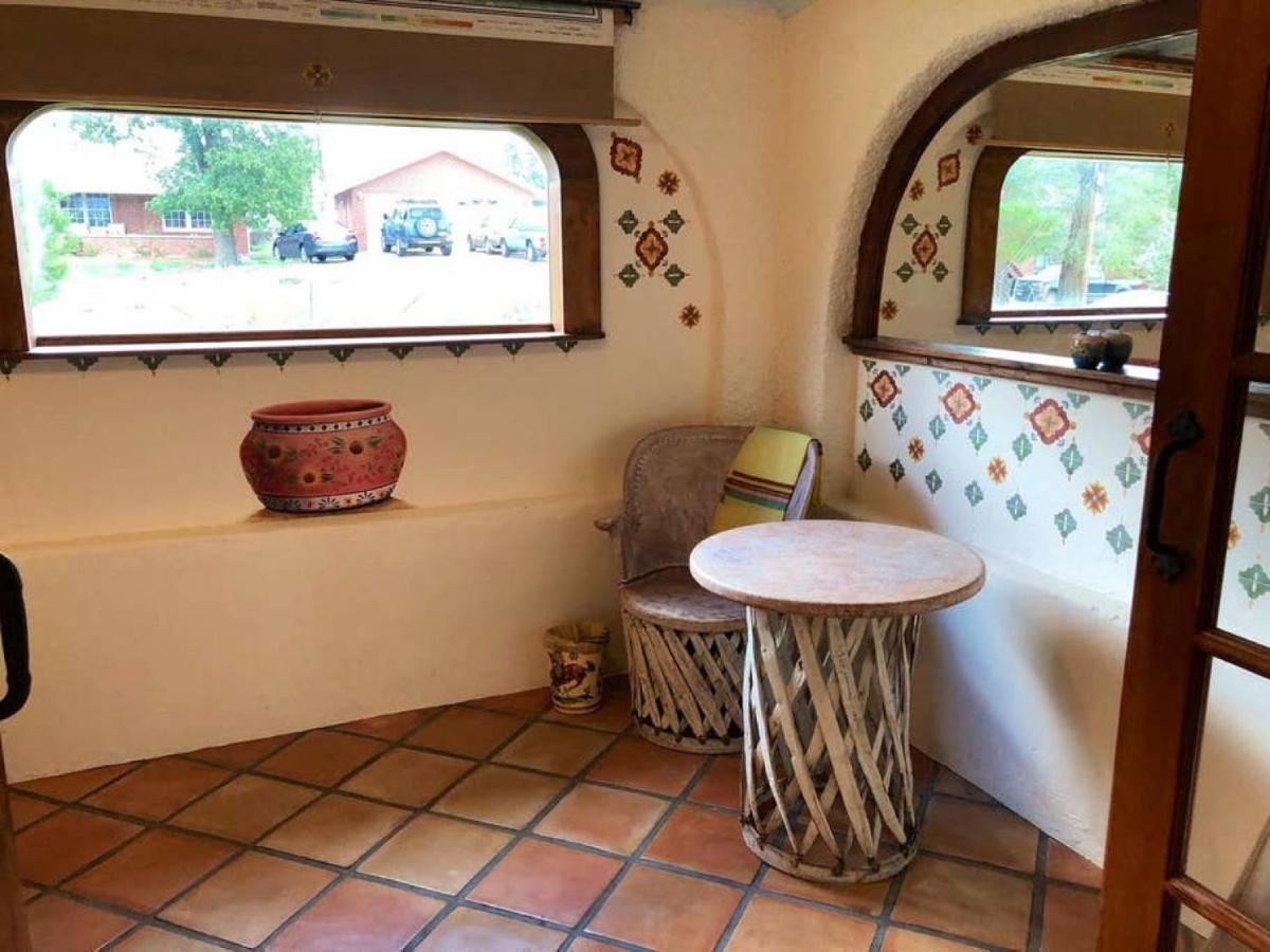 アルパイン El Viejo Adobe - Across From Sul Ross Campus Bed & Breakfast エクステリア 写真